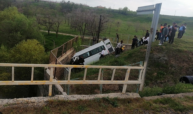 Erciş'te Öğrenci Servisi Kaza Yaptı:1 Yaralı