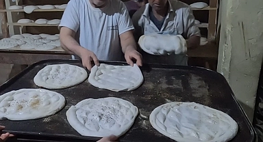 Erciş'teki fırın ekmekleri indirimli satıyor