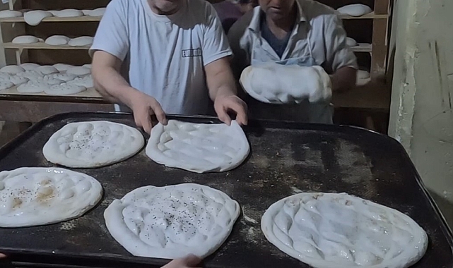 Erciş'teki fırın ekmekleri indirimli satıyor