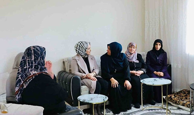 Erzincan Valisi Hamza Aydoğdu ve eşi şehit ailesine bayram ziyaretin de bulundu