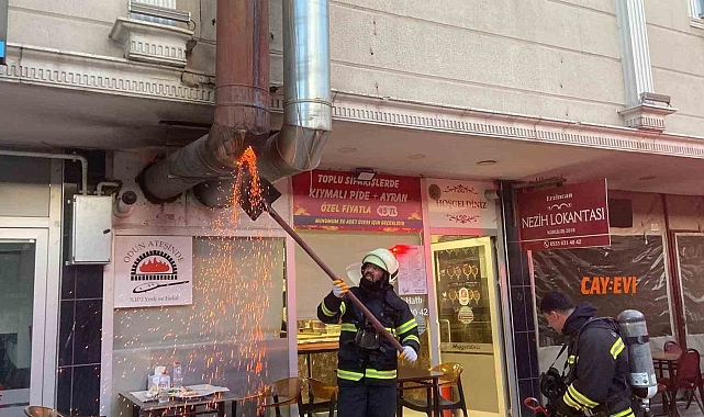 Erzincan'da Lokantanın fırın bacasında çıkan yangın söndürüldü