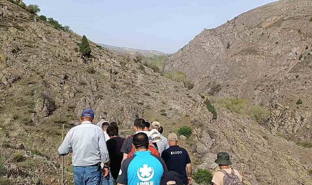 Erzincan'ın Kemah ilçesinde dağda düşerek yaralanan kadının yardımına UMKE ekipleri yetişti