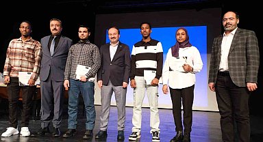 Erzurum Uluslararası Öğrenci Derneği'in den hadis ezberleme ve Kur'an-ı Kerim ziyafeti