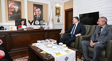 Erzurum Valisi Mustafa Çiftçi'nin koltuğuna oturdu; zekâ ve drama oyunları istedi