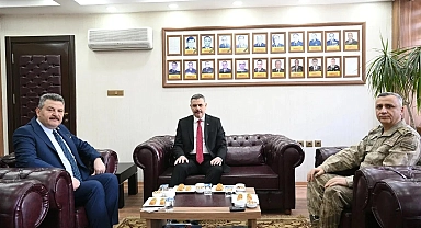 Erzurum'da Mehmetçikle bayramlaşma
