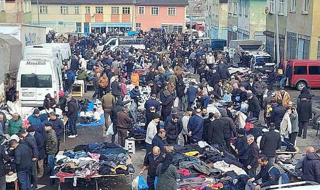 Erzurum'da pazarlarda bayram yoğunluğu yaşanıyor