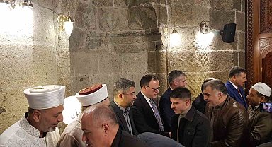 Erzurumlular bayram namazı için camilere akın etti