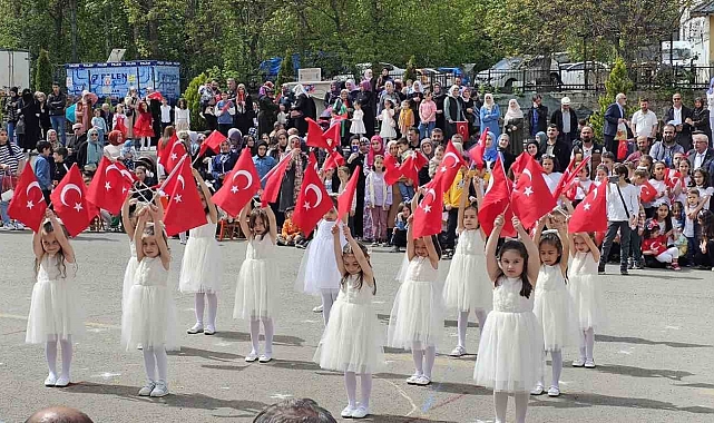 Erzurum'un ilçesi İspir'de 23 Nisan coşkusu