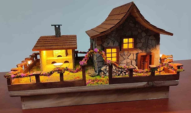 Erzurum'un Uzundere'de doğadan topladıkları malzemelerle maket yapıyorlar
