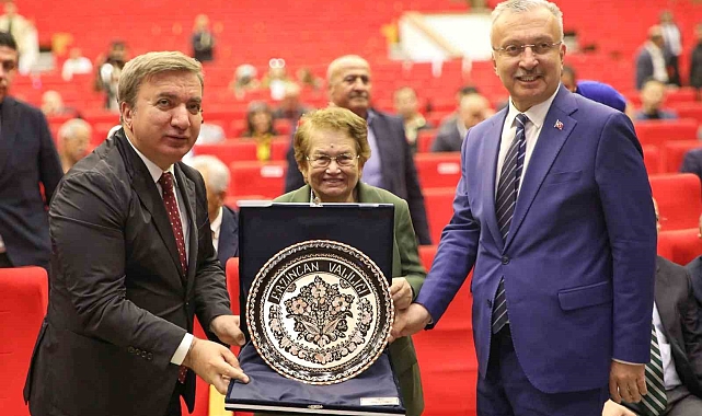 Eski Başbakan Akbulut, anıldı