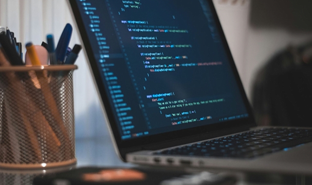 GoIT'nin Kapsamlı Full Stack Eğitimi ile Web Geliştirmenin Tüm Spektrumunun Kilidini Açın Ön Uç Teknolojilerinde Ustalaşın