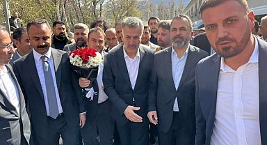 Güroymak'ta Başkan X Ray cihazını kaldırarak görevine başladı