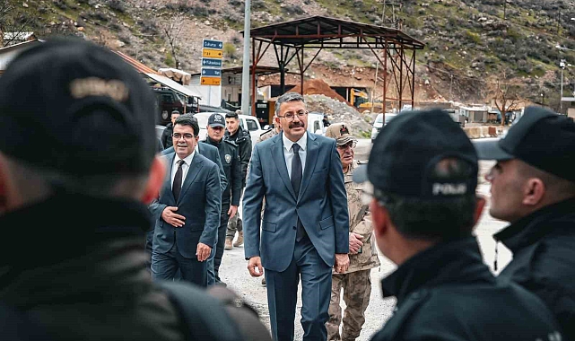 Hakkari Valisi Ali Çelik, kolluk kuvvetlerinin bayramını kutladı
