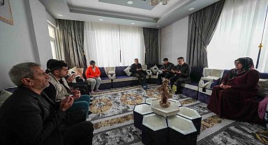 Hakkari Valisi Ali Çelik, şehit ailelerini ziyaret etti