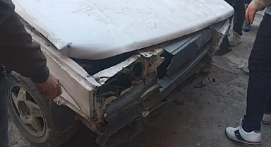 Hakkari'de freni boşalan araç bir evin bahçesine girdi