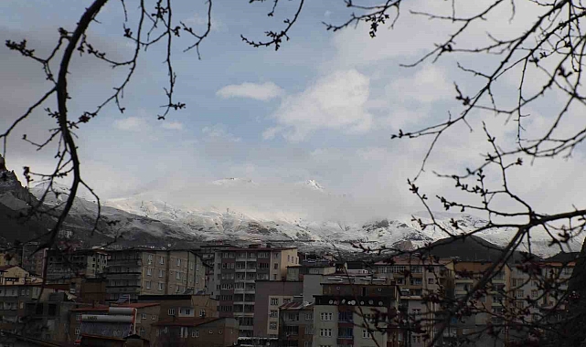 Hakkari'de kar yağışı etkili oldu