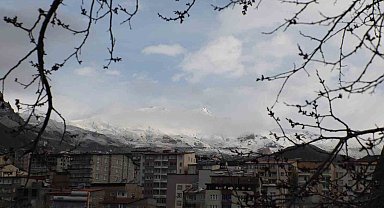 Hakkari'de kar yağışı etkili oldu