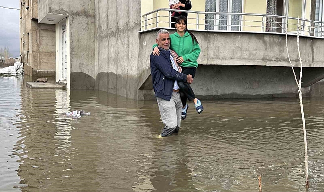 Hakkari'de  sağanak yağış su taşkınlarına yol açtı