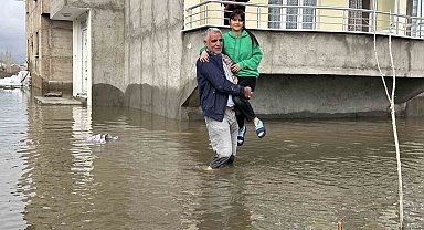 Hakkari'de  sağanak yağış su taşkınlarına yol açtı