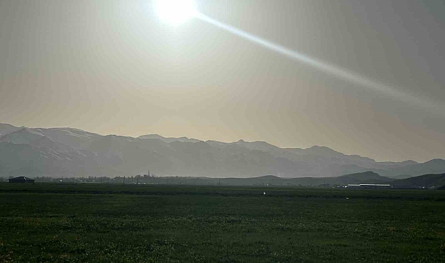Hakkari'de toz taşınımı etkili oldu