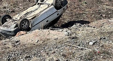 Hakkari'de trafik kazası otomobil devrildi: 9 yaralı
