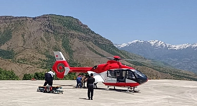 Hakkari'nin Derecik kalp krizi geçiren hastanın imdadına ambulans helikopter yetişti