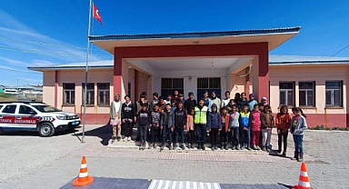 Hamur’da öğrencilere trafik eğitimi verildi