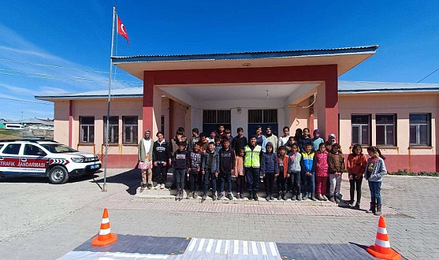 Hamur’da öğrencilere trafik eğitimi verildi