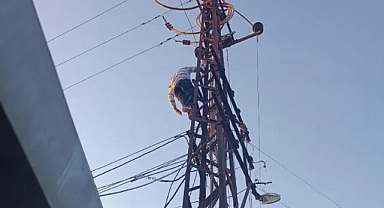 Hatay'da intihar etmek için elektrik direğine çıkan bir kişi, yoğun çaba sonucu indirildi!