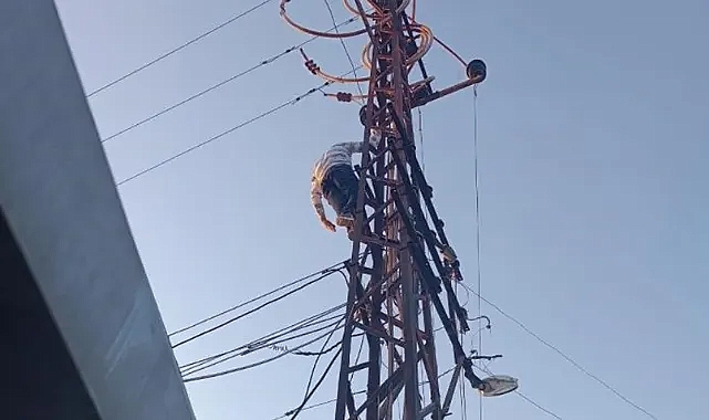 Hatay'da intihar etmek için elektrik direğine çıkan bir kişi, yoğun çaba sonucu indirildi!