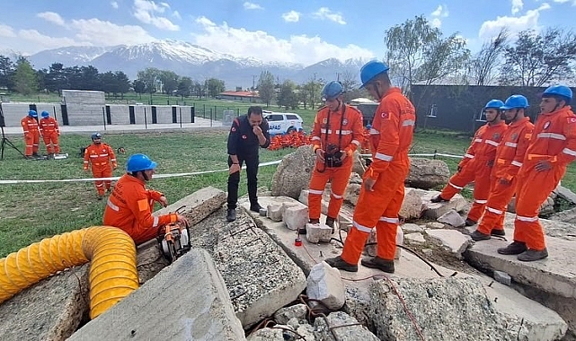 Hedef 100 bin Kişiye Depremde Arama ve Kurtarma Eğitimi