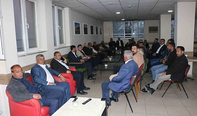 Hizan Kaymakamı Özçelik, il genel meclis üyeleri ve muhtarlarla iftar yaptı