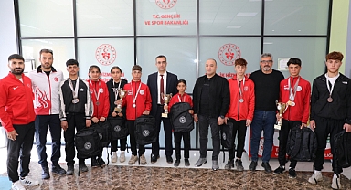 İl Müdürü Din, Ağrılı Sporcuları Tebrik Etti