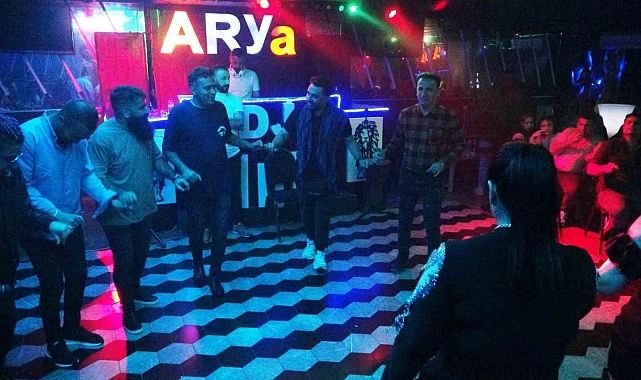 İranlı Turistlere Vanlılardan Halay Dersi