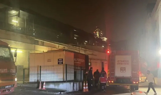 İstanbul Arnavutköy'de bulunan AVM'de yangın paniği!