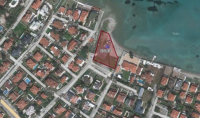İzmir Çeşme'de Fırsat: 2.601 m² Arsa Mahkemeden Satılık!