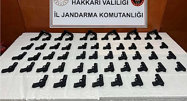 Jandarma Hakkari'de 58 adet tabanca ele geçirildi