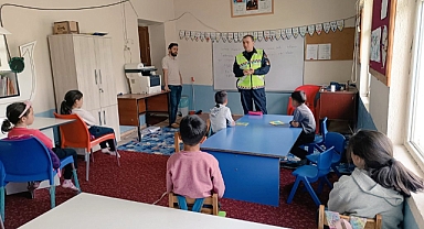 Jandarmadan Patnos’taki öğrencilere trafik eğitimi verildi