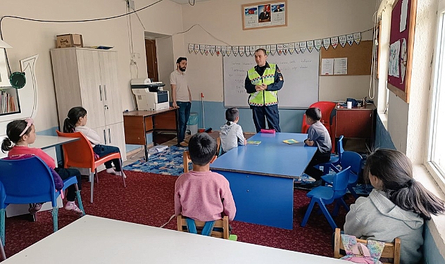 Jandarmadan Patnos’taki öğrencilere trafik eğitimi verildi