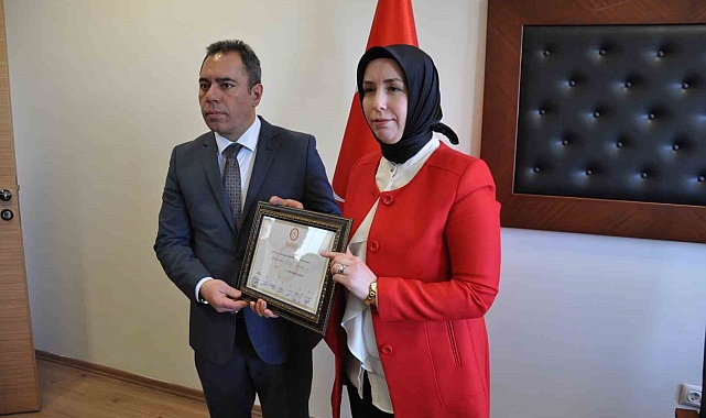 Kars Belediye Başkanı Mazbatasını Alarak Görevine Başladı