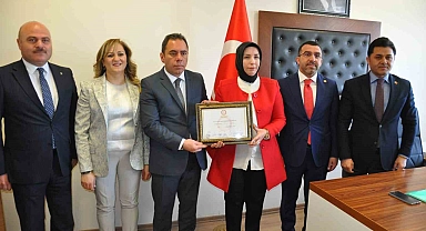 Kars Belediye Başkanı Senger görevine başladı
