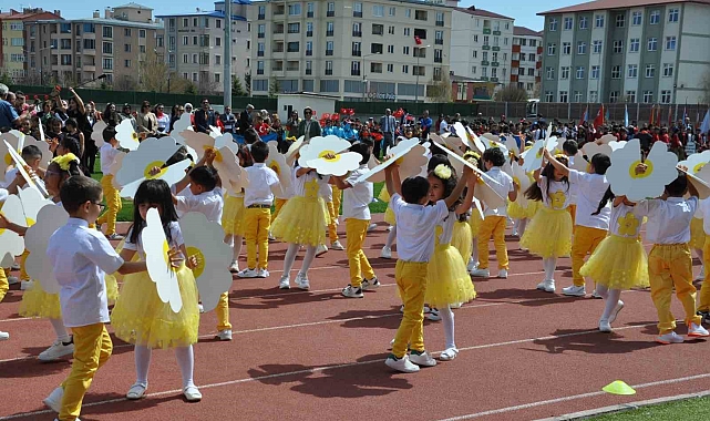 Kars'ta 23 Nisan coşkuyla kutlandı