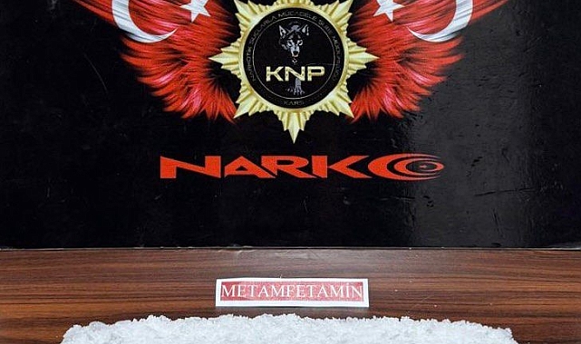 Kars'ta gözlük kabında 97,2 gram metamfetamin yakalandı