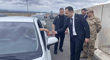 Kars'ta trafik uygulamasına kaymakam Okatan katıldı
