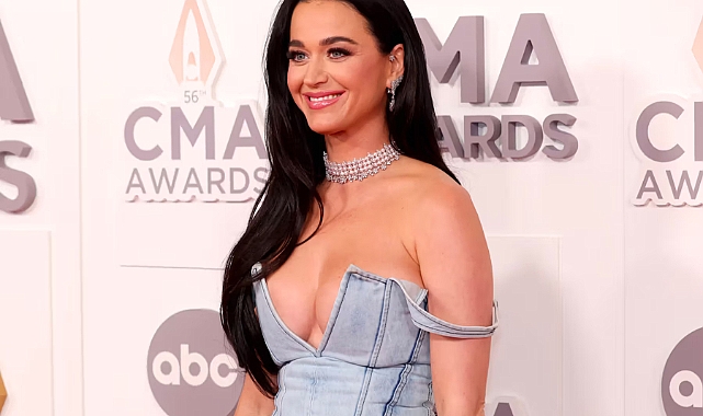 Katy Perry'nin Elbisesi Canlı Yayında Yırtıldı: Şarkı Performansı Pahalıya Patladı! Hayranları Ne Yapacağını Bilemedi...