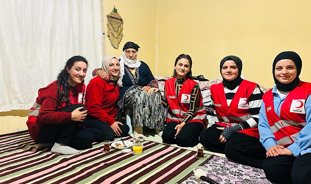 Kızılay Gönüllüleri, Ağrı’da asırlık çınarların iftar sofrasına konuk oluyor