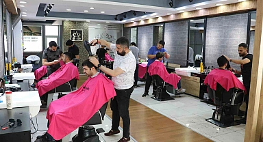 Kuaförlerde de bayram yoğunluğu başladı
