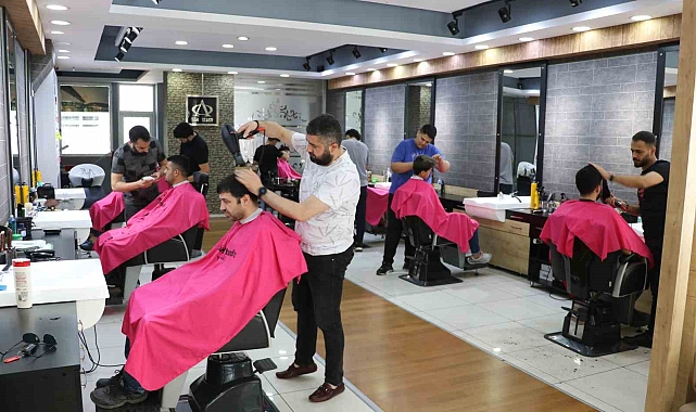 Kuaförlerde de bayram yoğunluğu başladı