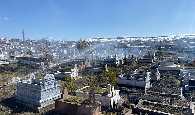 Kuru ot olan alanda çıkan yangın büyümeden söndürüldü