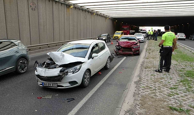 Malatya'da 5 aracın karıştığı kazada 3 kişi yaralandı